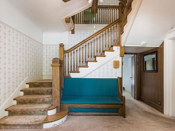 4th image of 322 Escalona Dr