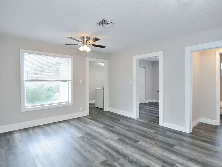 912 Hart St #B — Photo 6