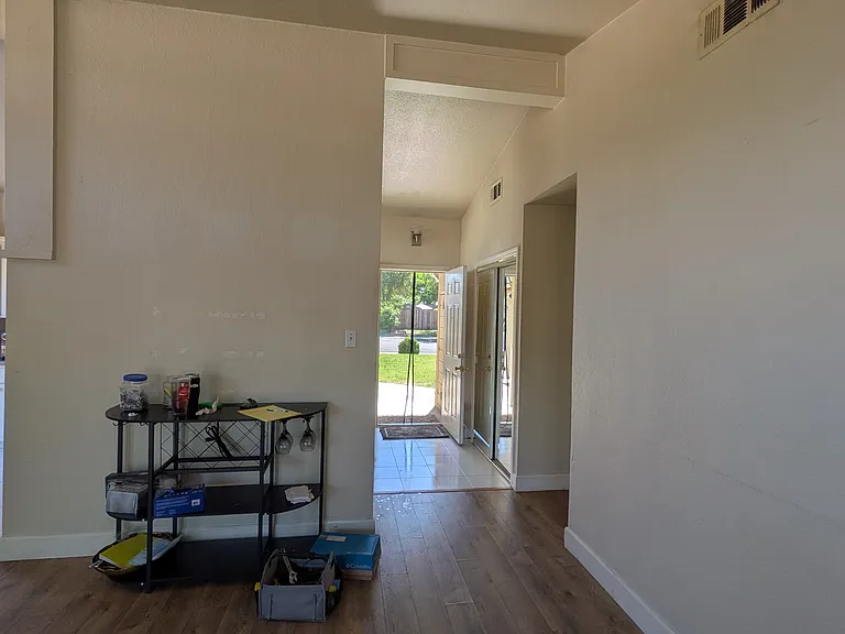 2118 Huron Dr — Photo 10