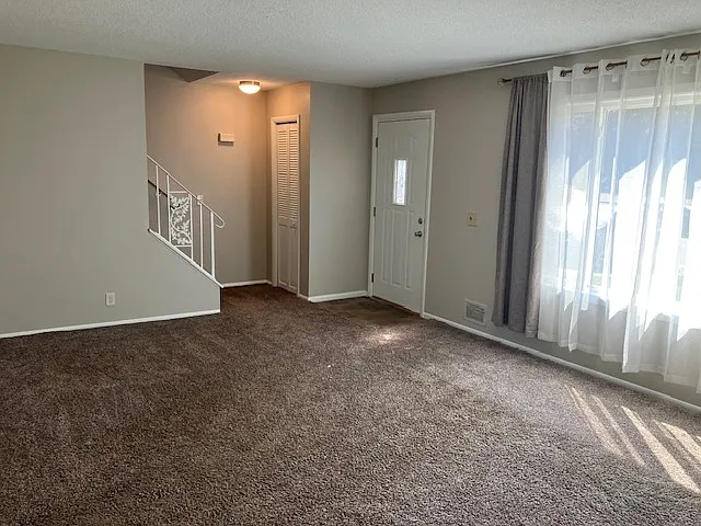 1077 Thorndale Ave — Photo 25