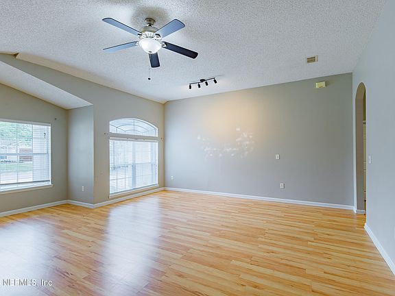 5th image of 673 MACKENZIE Circle