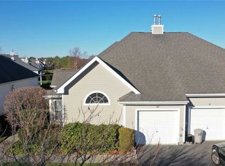 20 Lakeview Ct, Riverhead, NY 11901