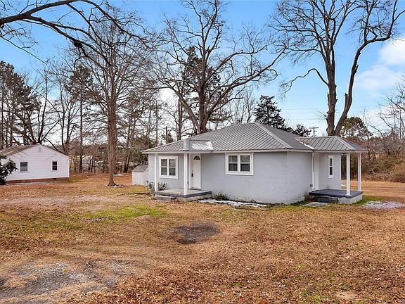 4th image of 20 Sanders St