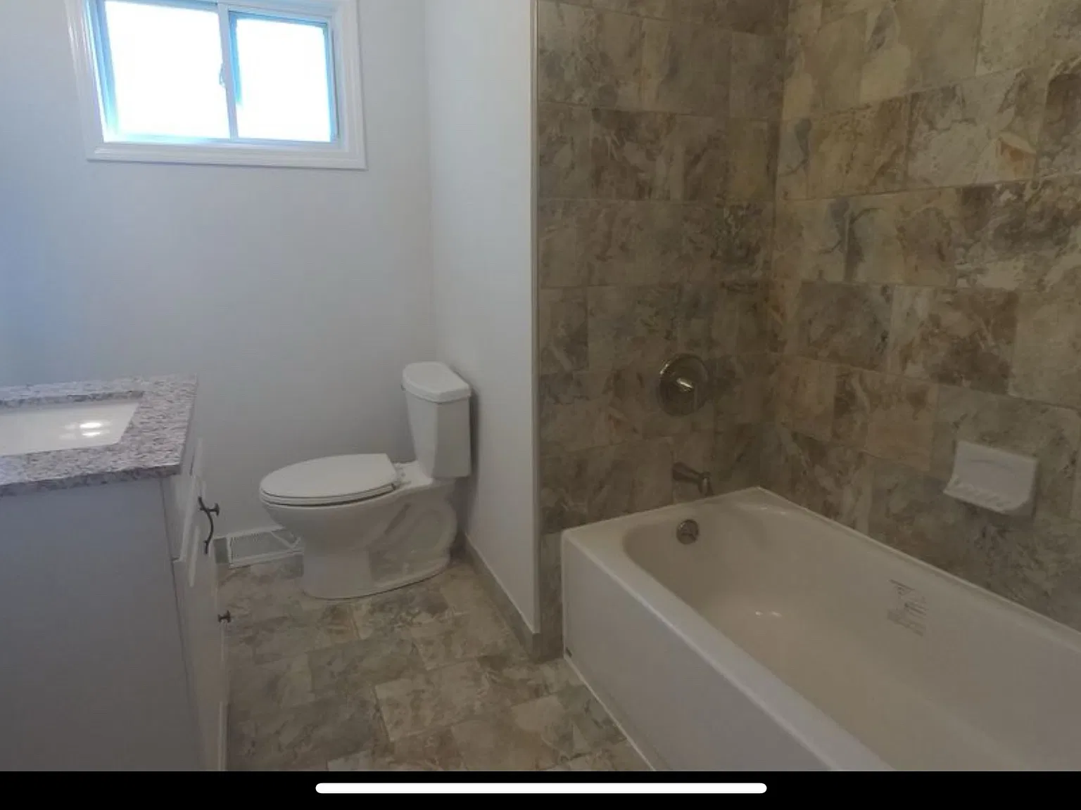 3 bed, 864 sqft, $1,700 — Photo 4