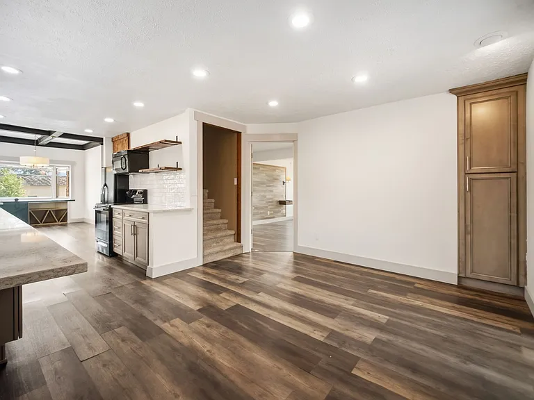 5703 N Regal St — Photo 7