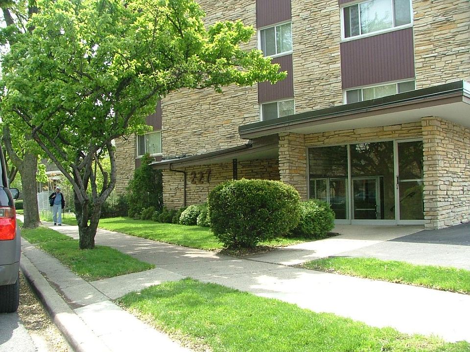 1st image of 227 Des Plaines Ave