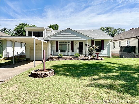 2nd image of 2833 E 1st Pl