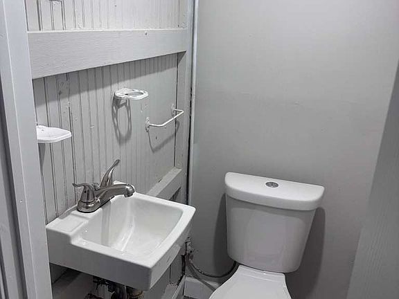4th image of 1324 Crofton Rd #2