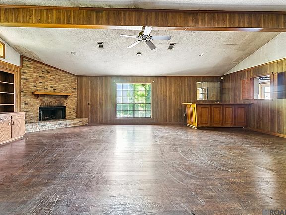 3rd image of 6262 Wright Dr