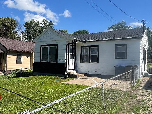 3rd image of 1807 E Walnut St