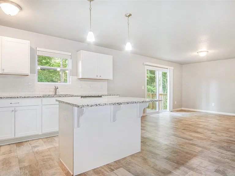 1002 Richard Ave — Photo 5