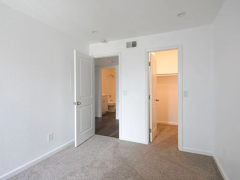 Mission Pacific Apartments — Photo 123