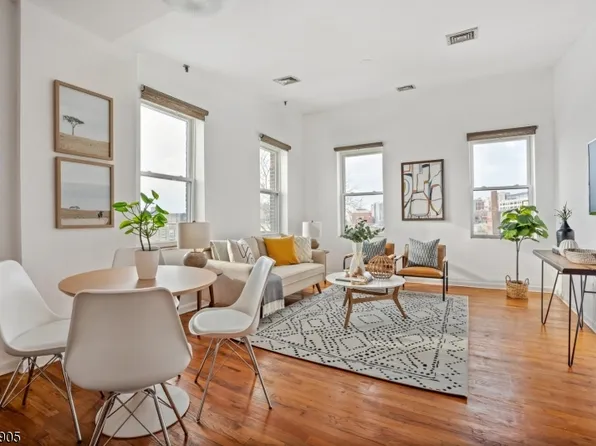 54-60 McWhorter St #307, Newark, NJ 07105