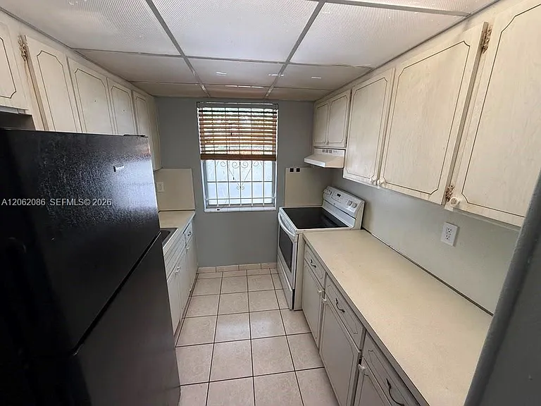 1154 W 35th St #213 — Photo 9