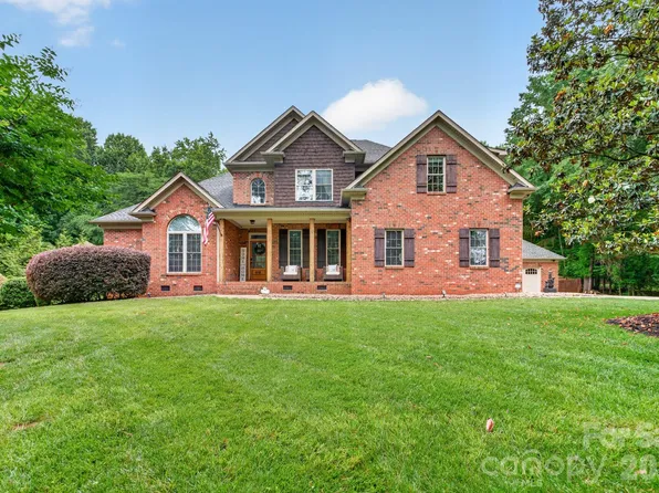 4618 Water Oak Dr, Lake Wylie, SC 29710