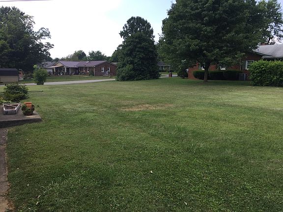 3rd image of 714 Hilltop Dr