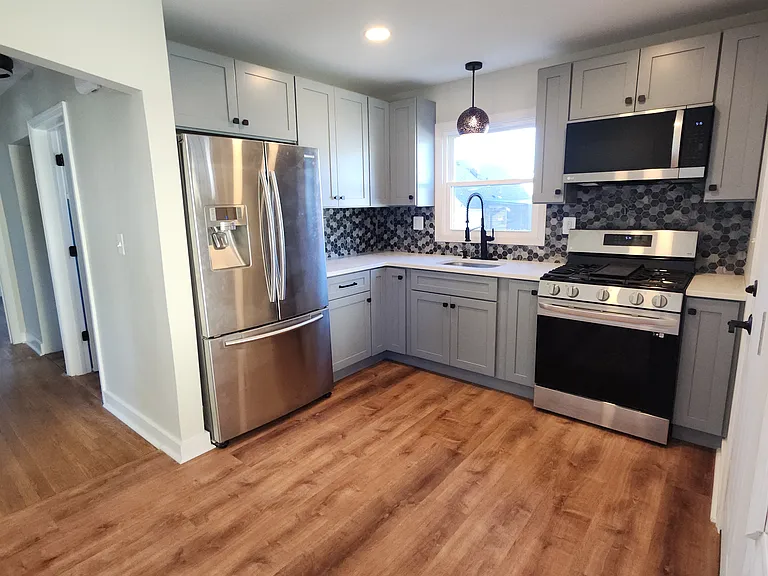 36 Liberty Ave — Photo 15