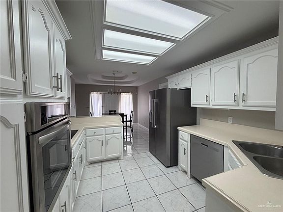 5th image of 512 E Redbud Ave