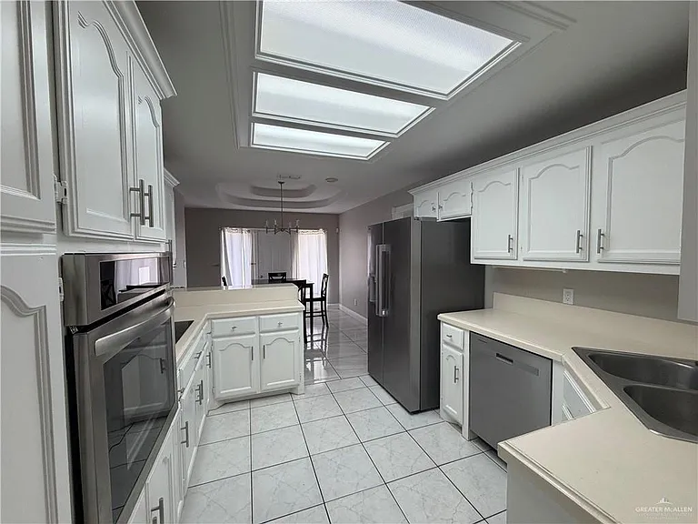 512 E Redbud Ave — Photo 5