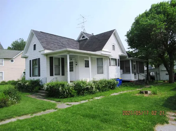 305 E Elm St, Lone Tree, IA 52755