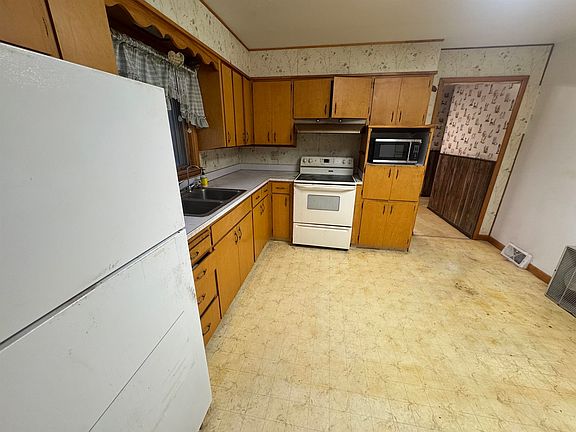 3rd image of 115 2nd St E