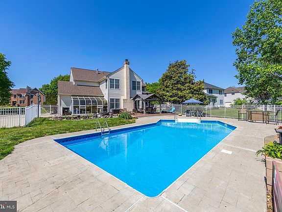 3rd image of 12 Clearbrook Ln