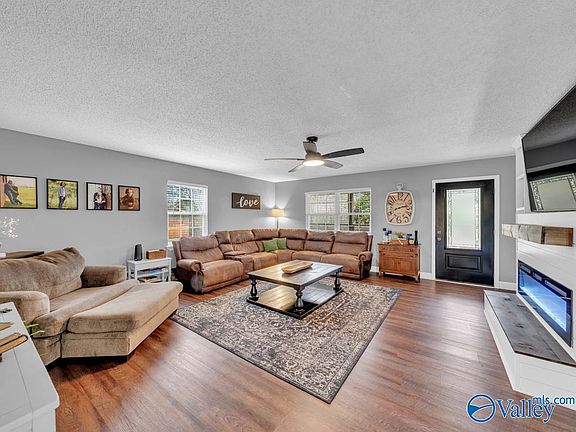 3rd image of 266 Tucker Dr