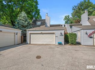 38 Country Pl, Springfield, IL 62703