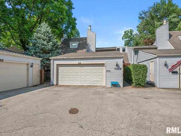 38 Country Pl, Springfield, IL 62703