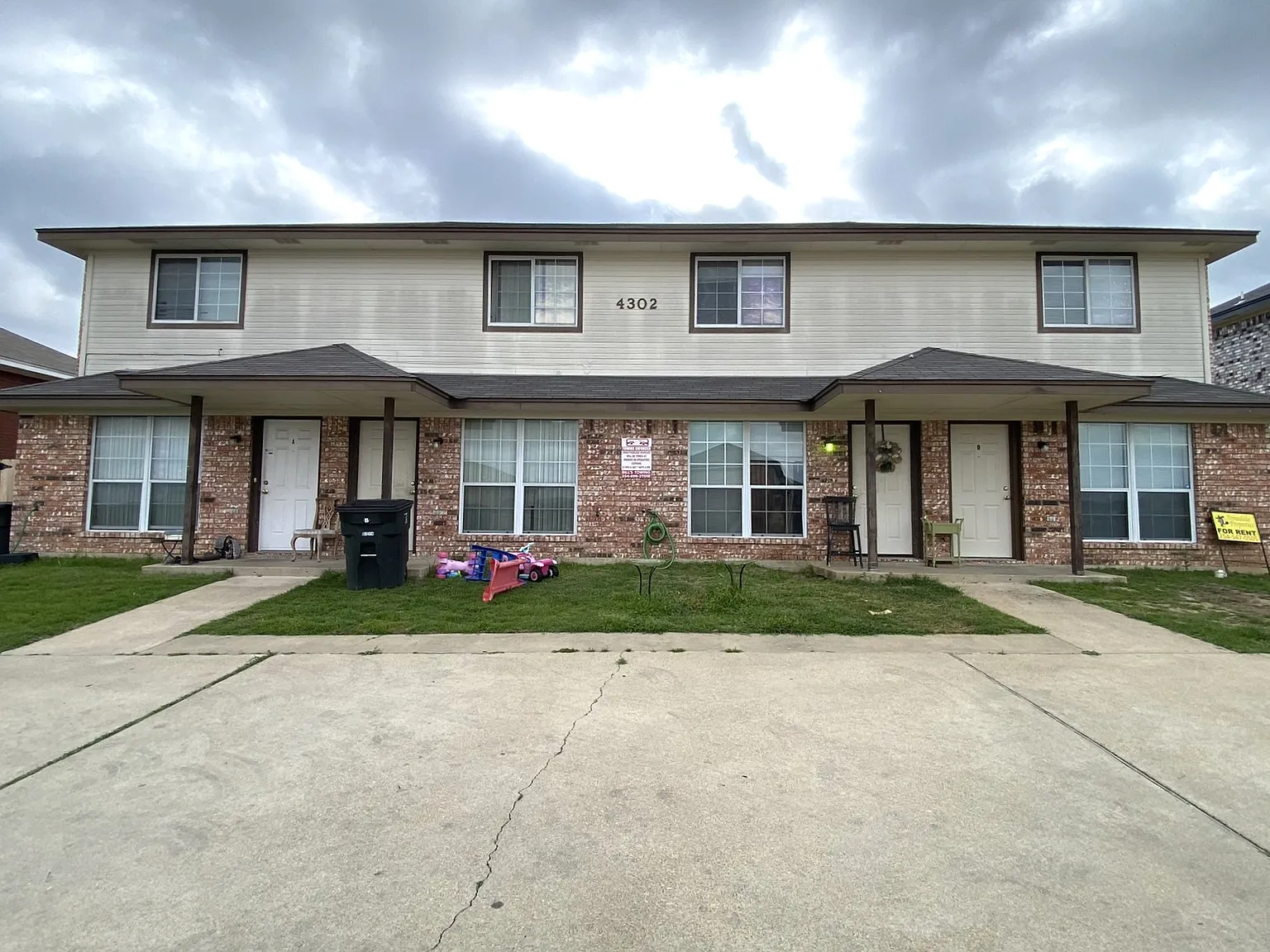 2 bed, 1.5 bath, 950 sqft, $795 — Photo 1
