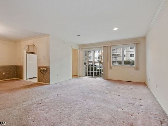 3rd image of 105 Roseland Ave Unit 1501