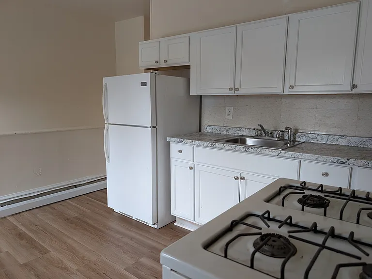 646 Chestnut St — Photo 2