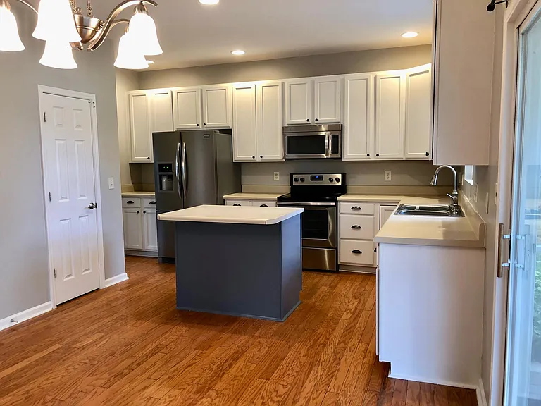 1004 Holly Meadow Dr — Photo 13