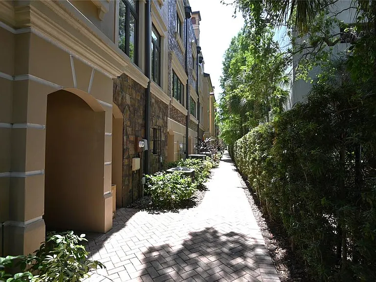 2201 Soho Bay Ct — Photo 4