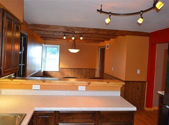 4th image of 3683 Carlton St