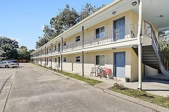1 bed, 1.0 bath, 725 sqft, $925 — Photo 1