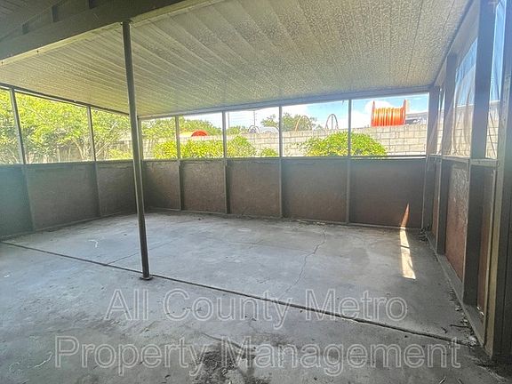 3rd image of 1233 Linda Ln