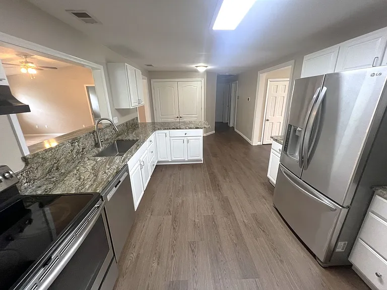 421 Brian Ave — Photo 2