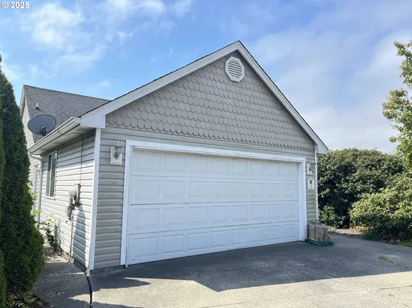 53 Blue Water Ct, Florence, OR 97439