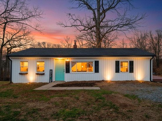 383 Ridge Rd, Troutville, VA 24175