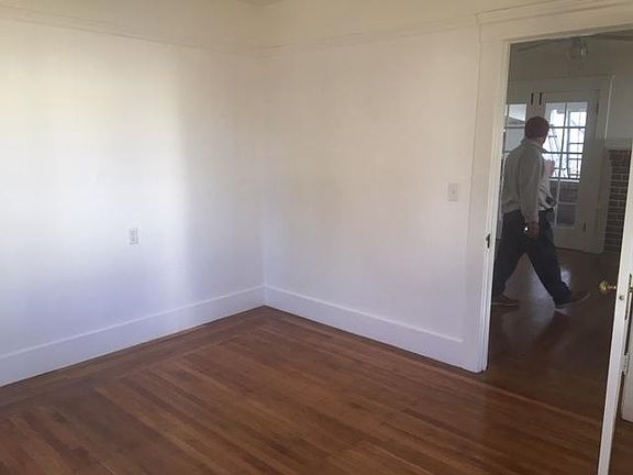 5th image of 321 Alabama St