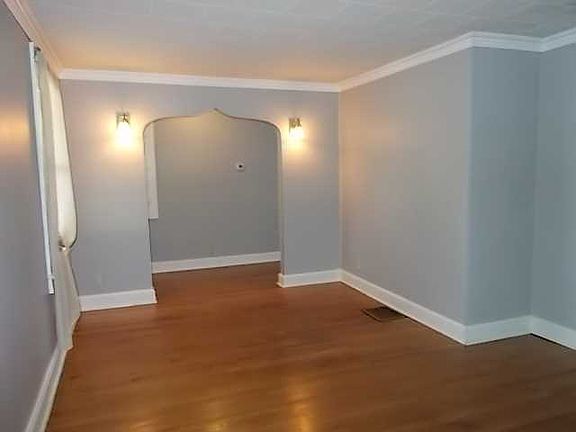 2nd image of 112 E Fletchall St
