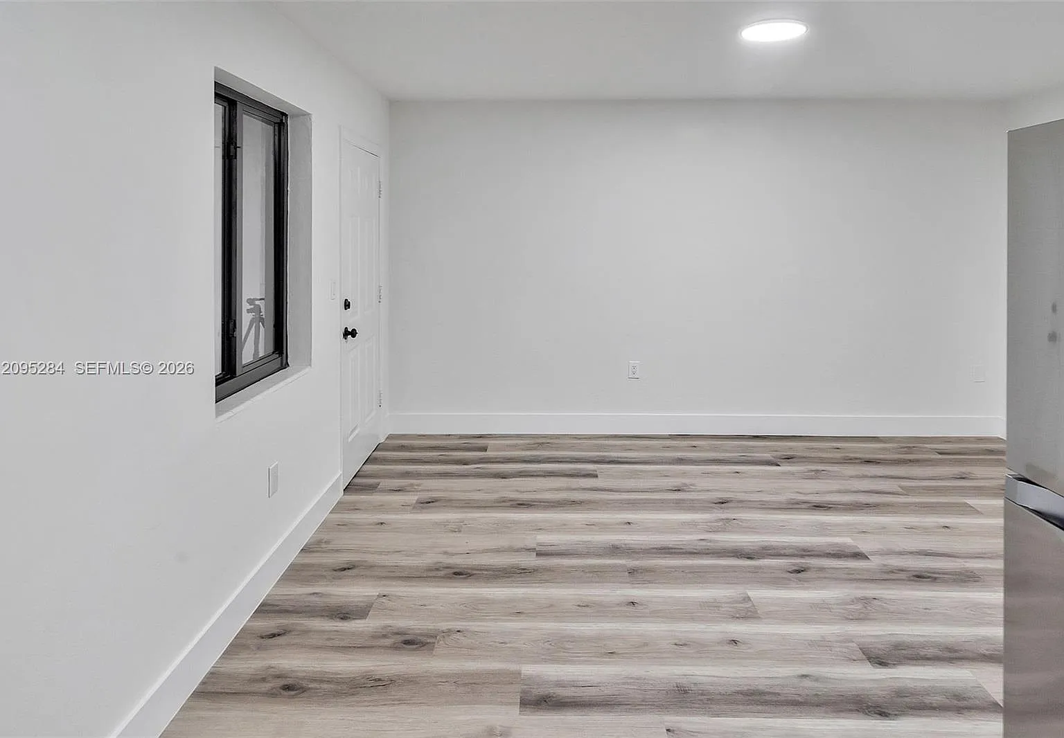 2 bed, 1.0 bath, 675 sqft, $2,300 — Photo 4