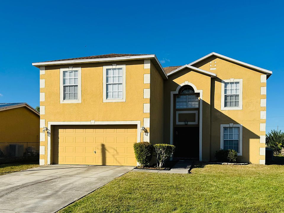 1st image of 302 Aylesbury Ct