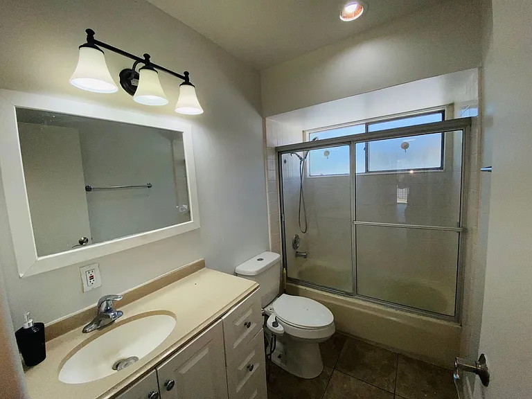 1168 E Lexington Ave — Photo 9