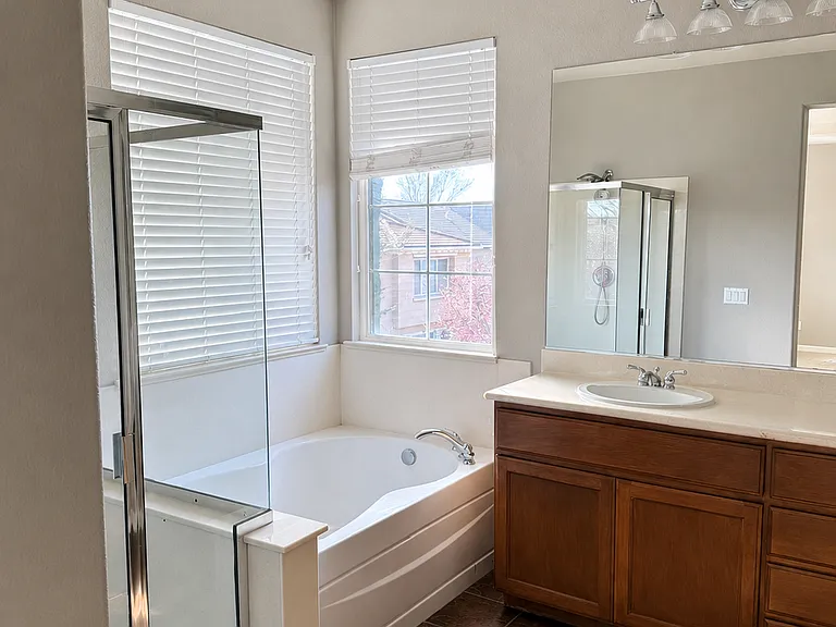 702 Samantha St — Photo 16