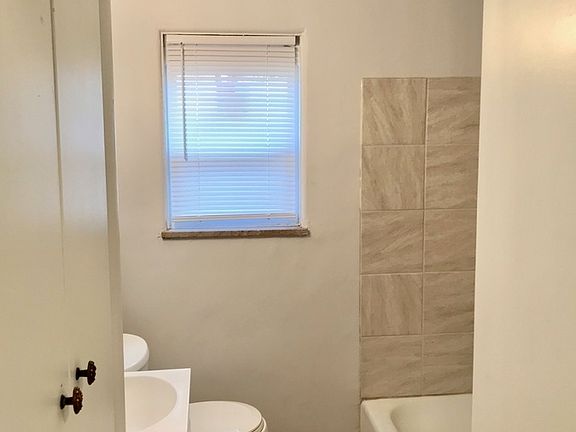 4th image of 3707 N Oxford St