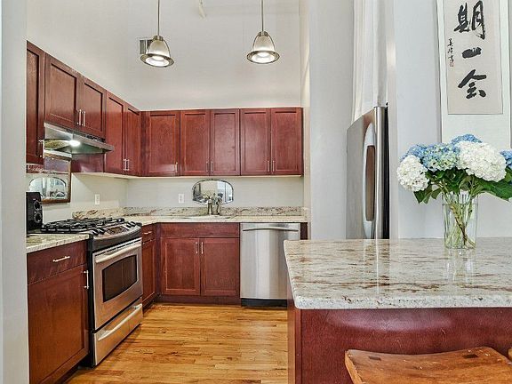 4th image of 259 21st St APT 1E
