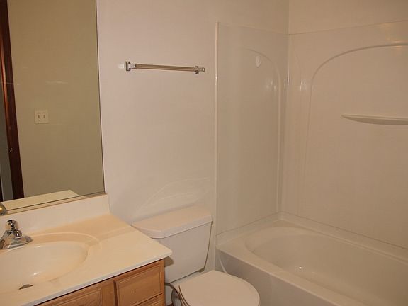 4th image of 694 Lincoln Station Dr