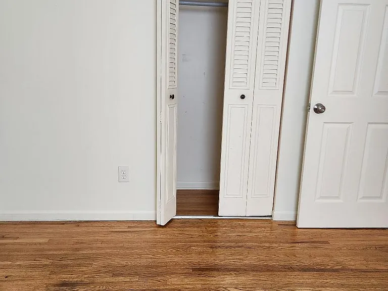 1029 Saint Martins Ave — Photo 13